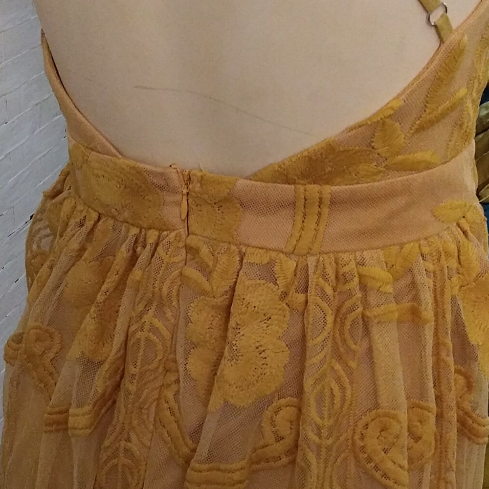 Dress - Picture 4 of 7